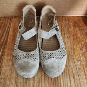 Earth Origins Brown Suede Mary Jane Sing Flats Women's Size 9M Hook & Loop Close
